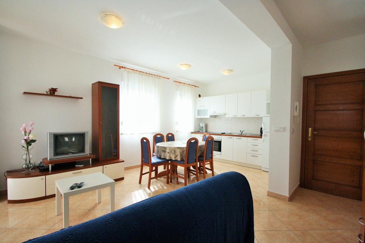 Apartment Bilic With Balcony Poreč Kültér fotó