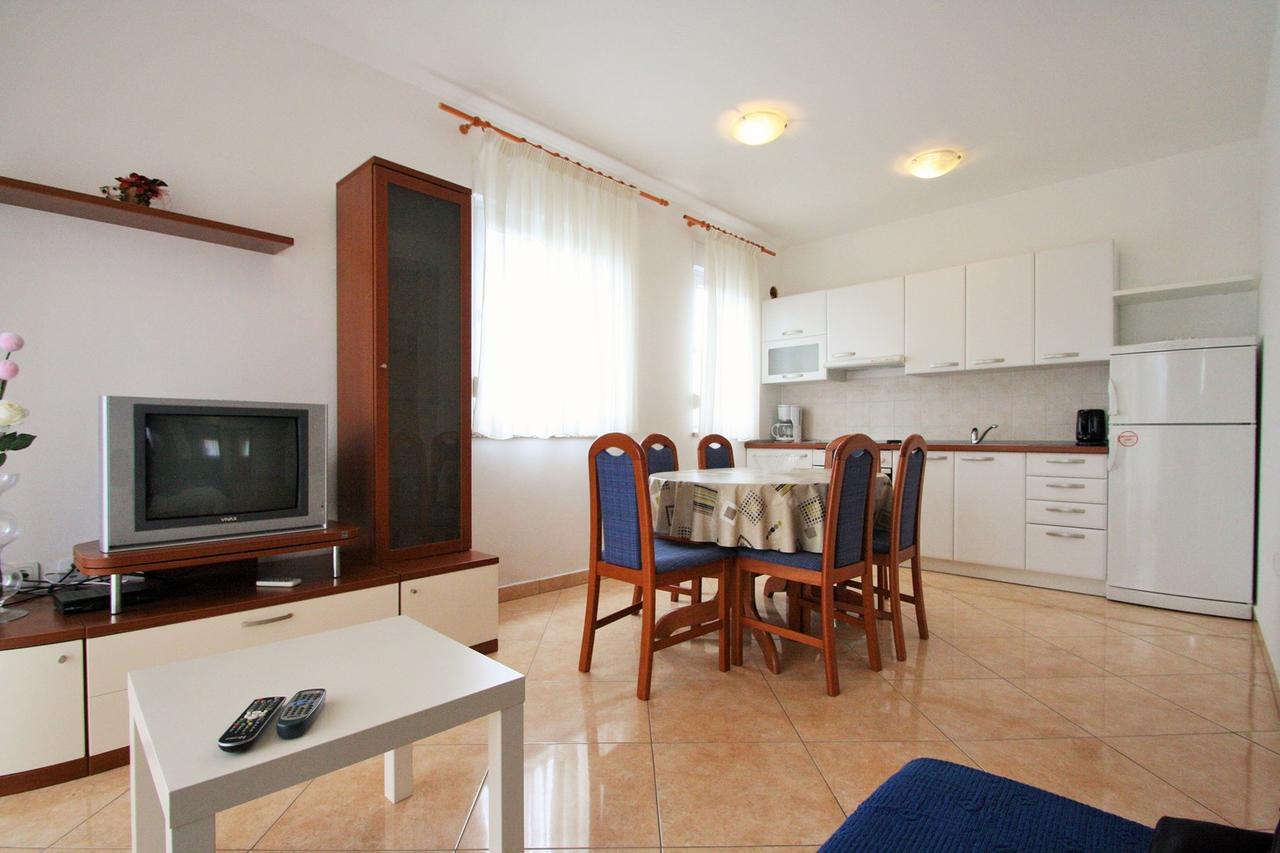 Apartment Bilic With Balcony Poreč Kültér fotó