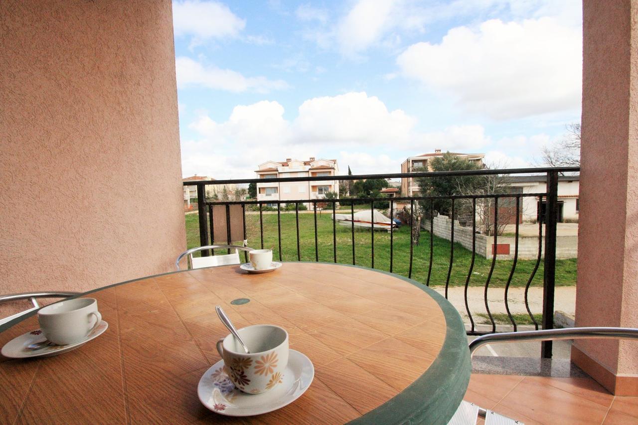 Apartment Bilic With Balcony Poreč Kültér fotó