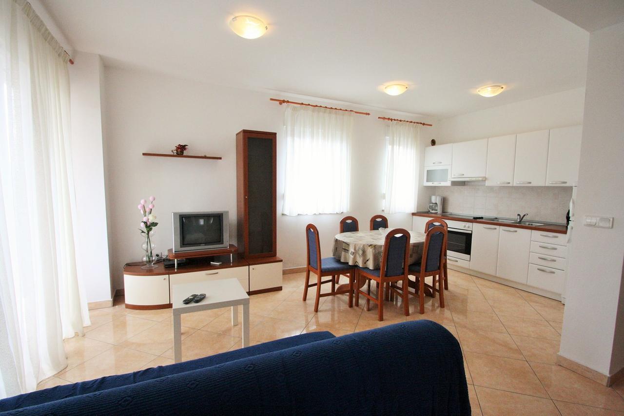Apartment Bilic With Balcony Poreč Kültér fotó