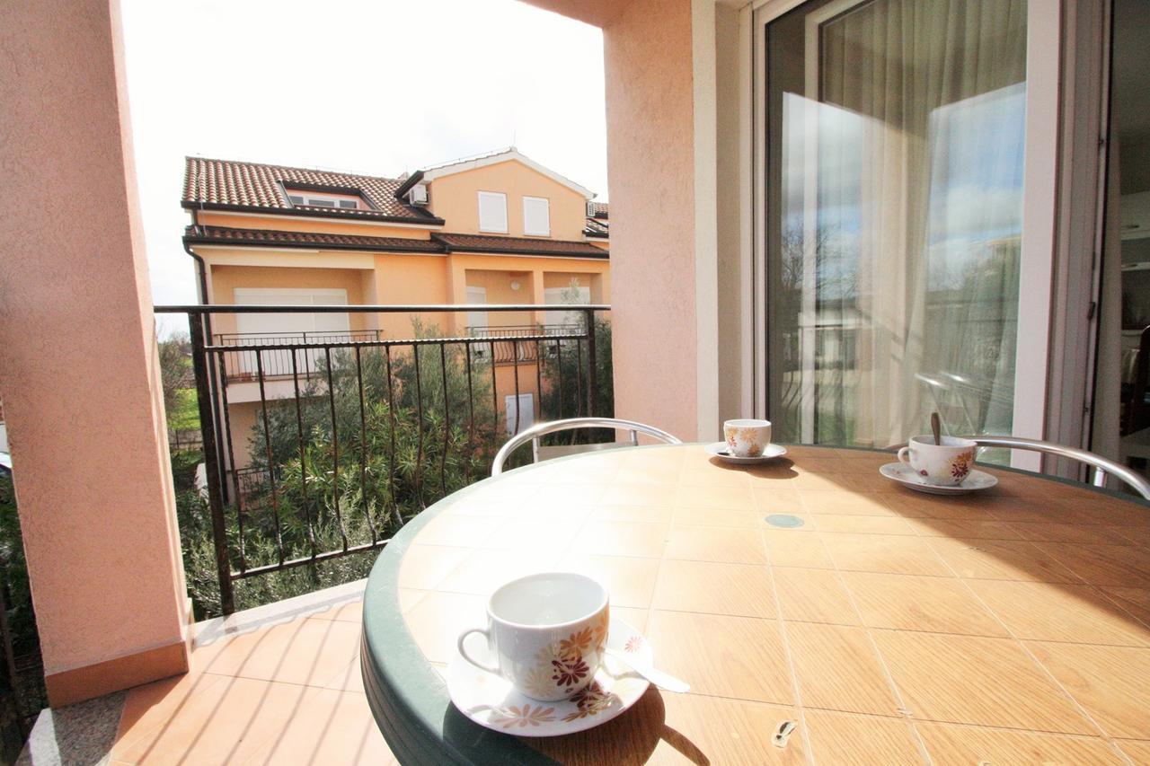 Apartment Bilic With Balcony Poreč Kültér fotó