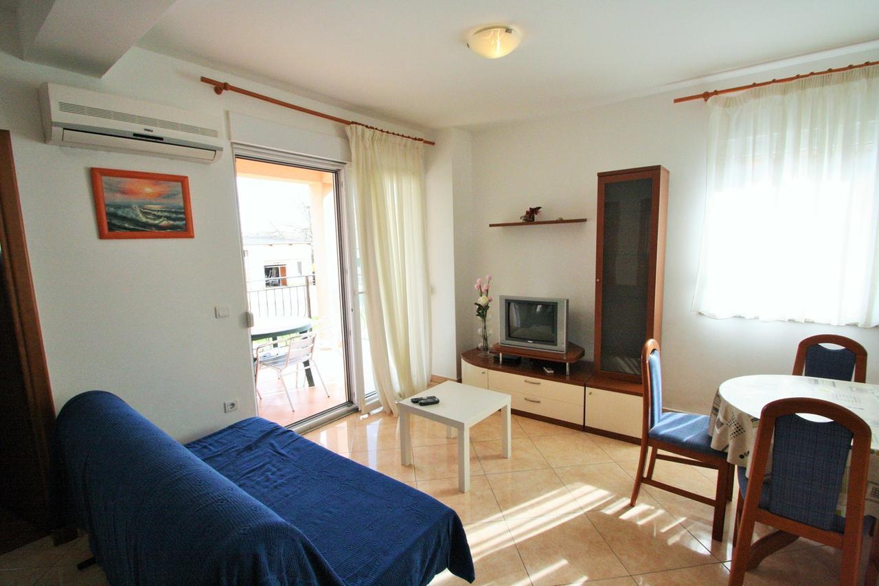 Apartment Bilic With Balcony Poreč Kültér fotó