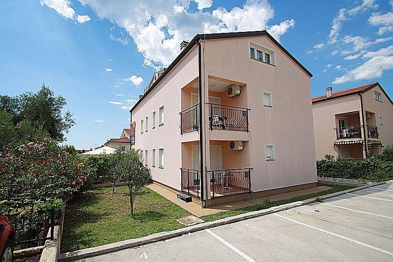 Apartment Bilic With Balcony Poreč Kültér fotó